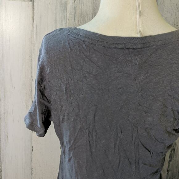 AMERICAN EAGLE Gray Graphic V-neck Tee with Bleach Dyed Spots Size Large - Picture 7 of 9